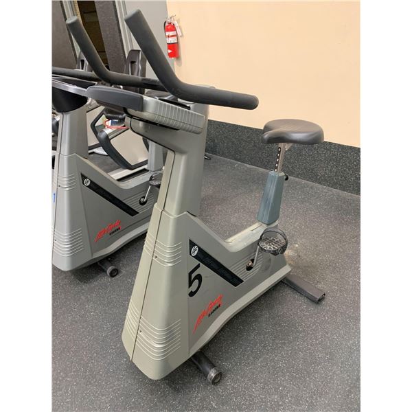 Life Cycle 9500 HR Upright Bike- all fitness equipment in this auction has been recently serviced an