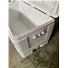Image 2 : Igloo Marine Ultra 94 Quart Cooler