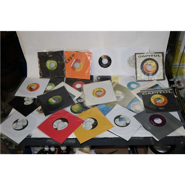 Selection of vintage 45 rpm singles including Bad Finger, Elton John ...