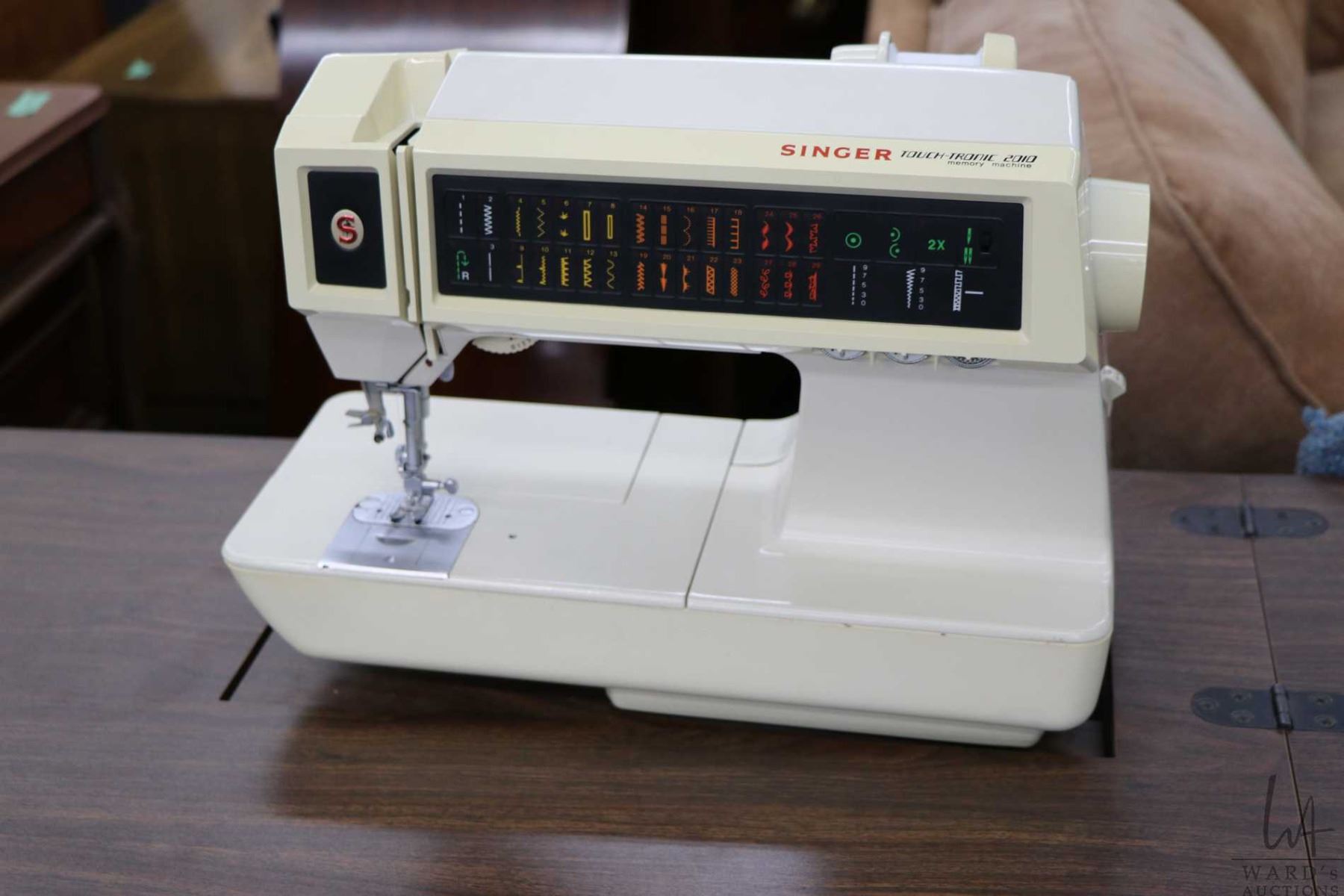 Singer Touch-Tronic 2010 Memory Machine, electric sewing machine in ...