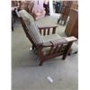 Image 3 : Oak Morris Chair w Ottoman