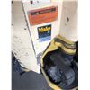 Image 2 : Yale pallet truck with charger needs batteries works well , 36” forks