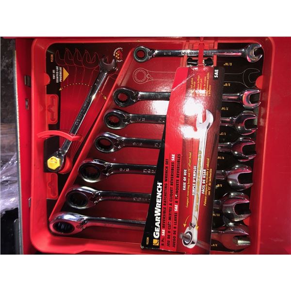 Ratcheting wrench set.