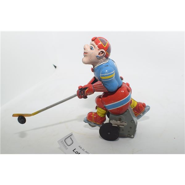 SCARCE VINTAGE NEAR MINT JAPAN LITHO TIN HOCKEY PLAYER WORKING TOY