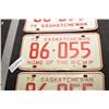 Image 2 : SASKATCHEWAN LICENSE PLATES SET..............1973/75 SAME SERIAL NUMBER