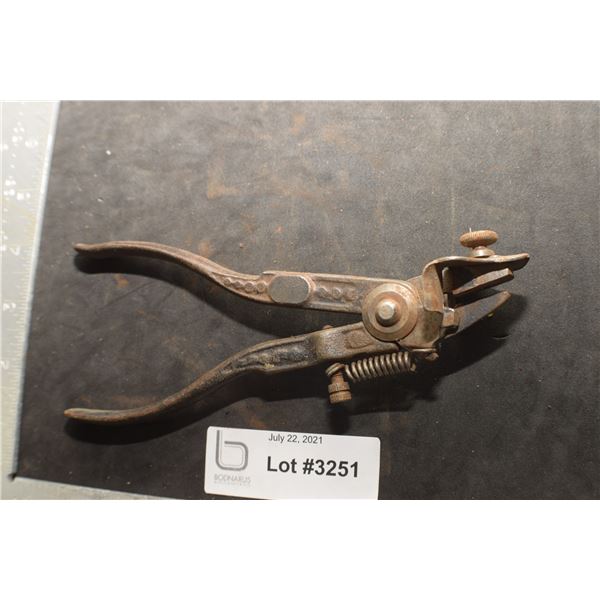 ANTIQUE TOOLS  ----------------  1800s SAWSET