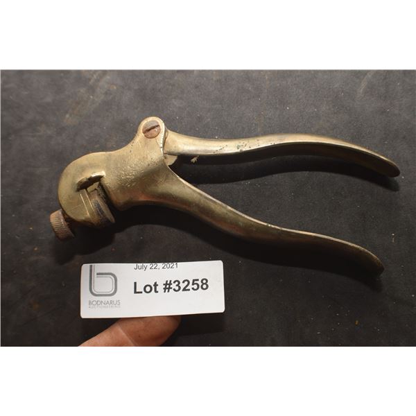 ANTIQUE TOOLS  ----------------  SOLID BRASS SAWSET