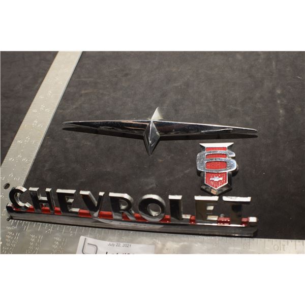 AUTOMOTIVE ANTIQUE SCRIPT EMBLEM ....CHEVROLET PONTIAC