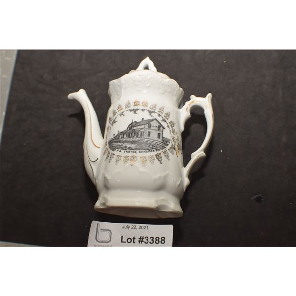 ANTIQUE SASKATOON CPR RAILWAY STATION TEAPOT NO CHIPS