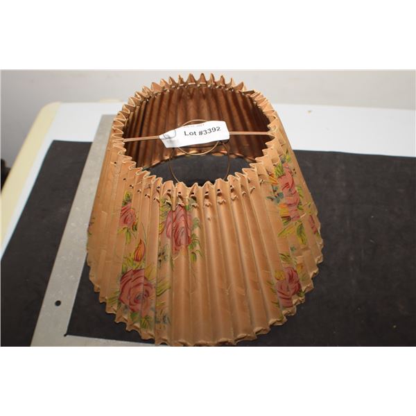 ANTIQUE ORIGINAL COLEMAN OR ALLADIN LAMP SHADE MICA GLASS LINED