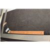 Image 1 : VINTAGE FACISIMILE SIGNED BUFFALO SABRES HOCKEY STICK