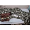 Image 4 : 4 Long Zebra-pattern Curtains (large, living room windows), Christmas Place settings