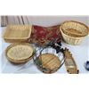 Image 3 : Wicker Baskets + Miniature Snowshoes