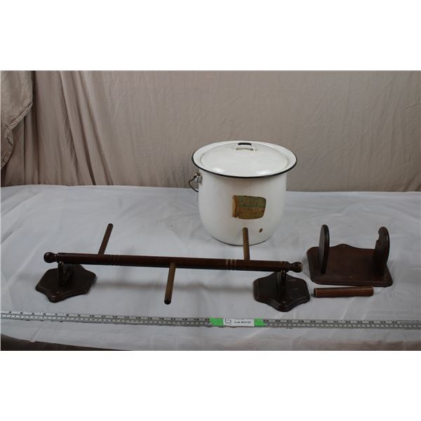 Enamel Pot/lid + Wooden Toilet Paper Holder + Towel Rack