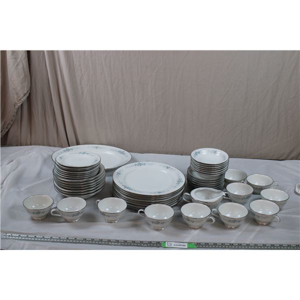 52 piece Plates, Bowls, Cups, Saucers, serving tray - RC Japan ceramic