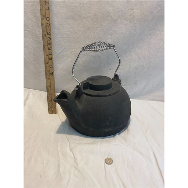 Cast iron kettle