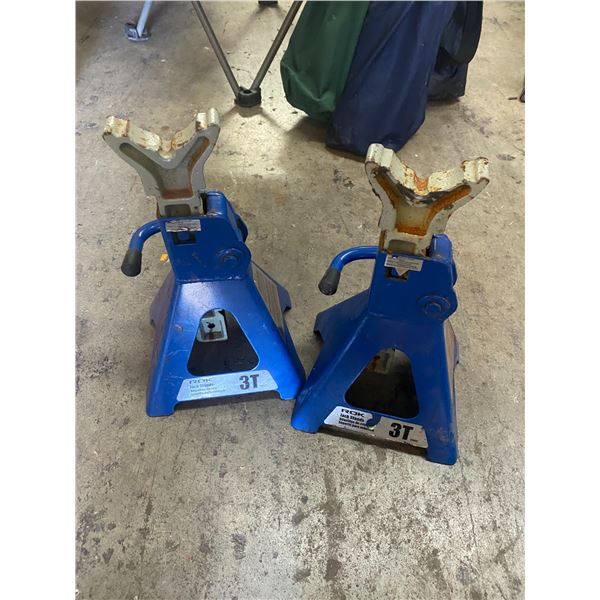 Jack stands