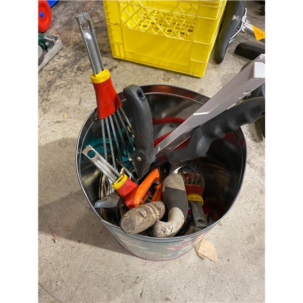 Lot yard tools