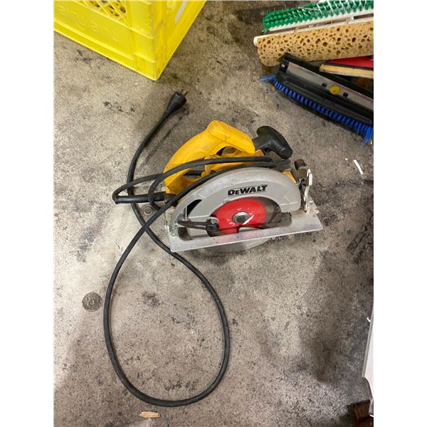 Dewalt saw