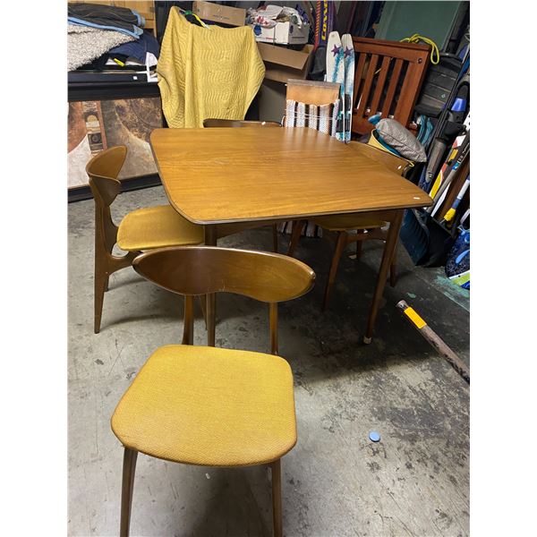 Table 4 chairs and two leaves Deilcraft