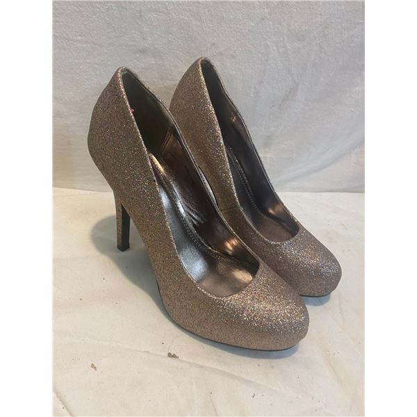 Le Chateau shoes size 8.5 new