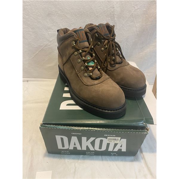 New Dakot steel toed boots size 8w