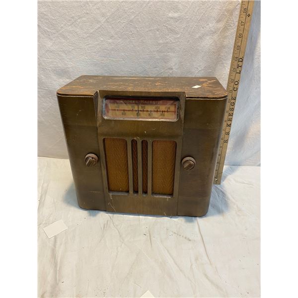 Rogers Majestic radio