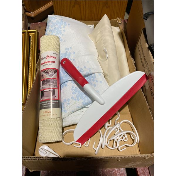 Linen, squigee, drawer liner