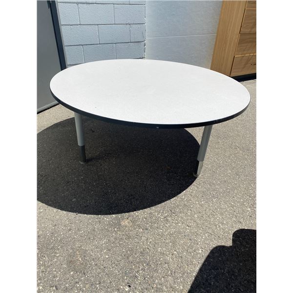 Kids craft table 5 feet round