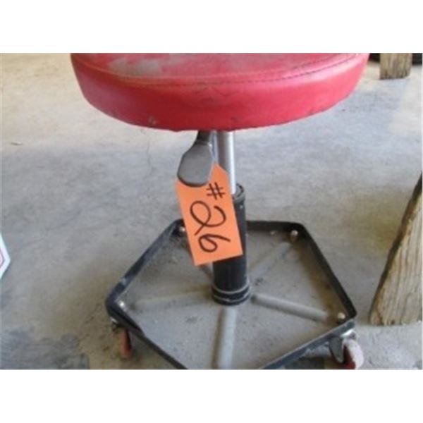 MECHANIC STOOL ON CASTORS