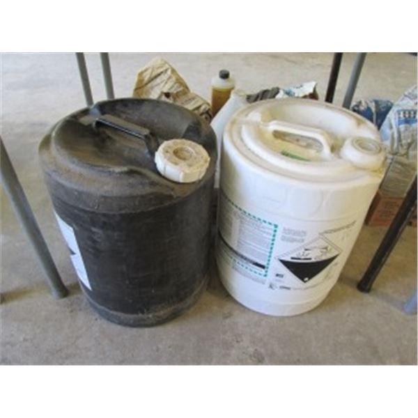 APPROX 30L CONTAINER OF HYPOCHLOR-12 SOLUTION