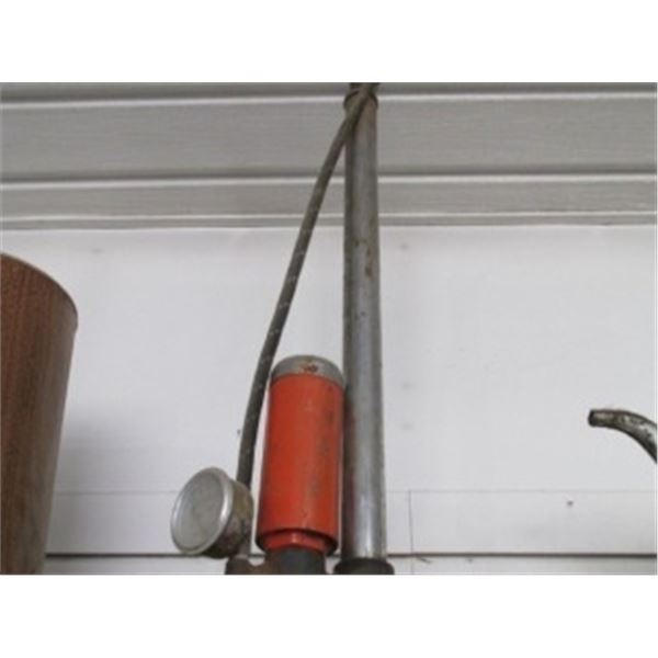 VINTAGE PORTABLE REMINGTON TYPEWRITER