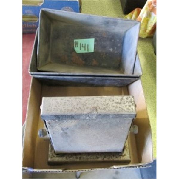 VINTAGE TOASTER & BREAD PANS