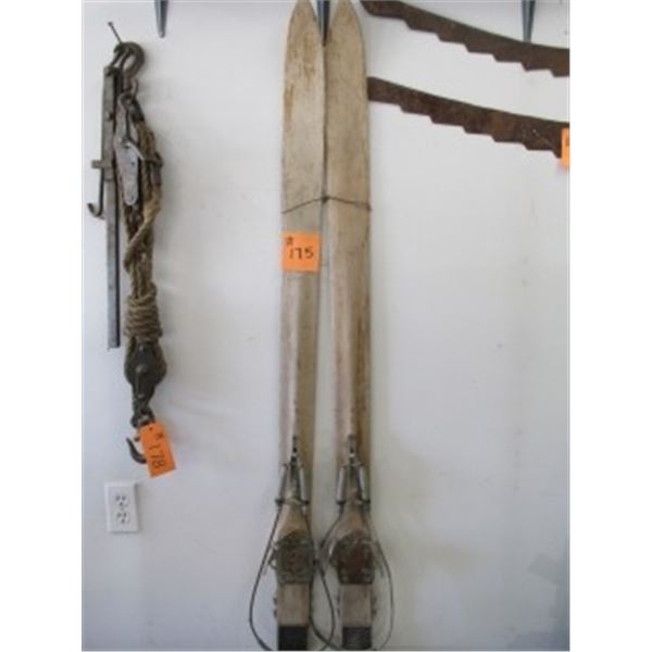 COLLECTOR’S SNOW SKIS
