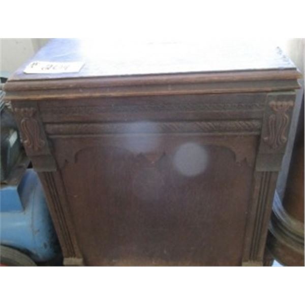 ANTIQUE EATON CABINET SEWING  MACHINE