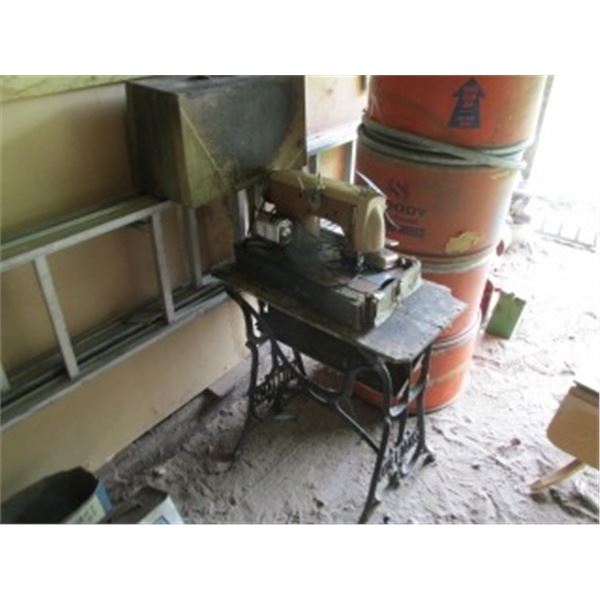PIEDMONT PORTABLE SEWING MACHINE (CASE IN POOR CONDITION)