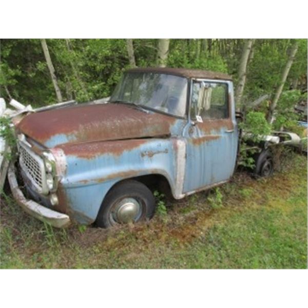 INTERNATIONAL PICK UP TRUCK