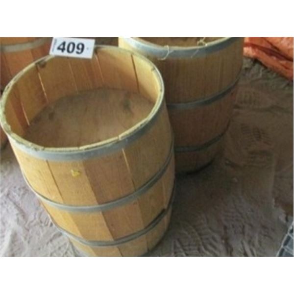 DISPLAY CEDAR BARRELS