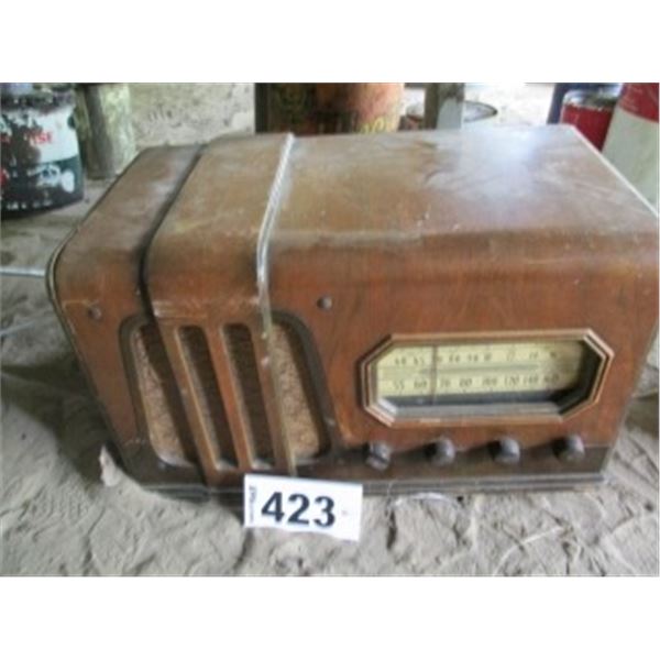 COLLECTIBLE TUBE RADIO