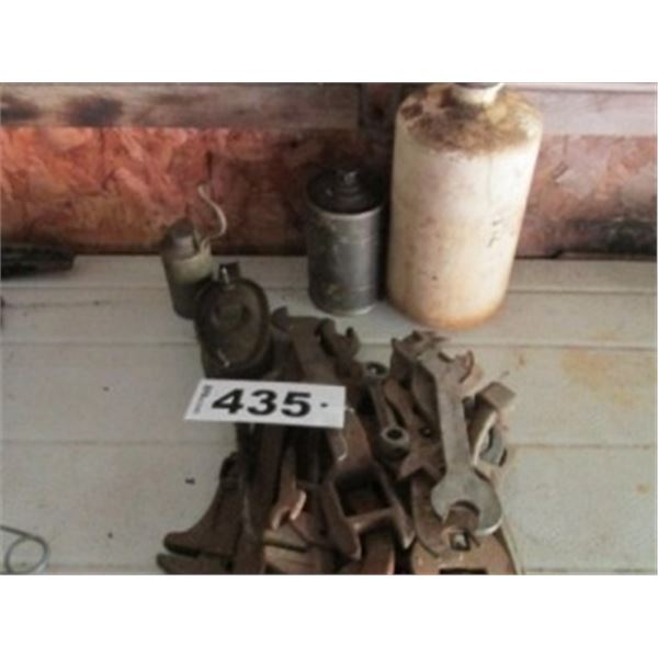 COLLECTIBLE ANTIQUE COAL OIL CAN, OIL CAN AND WRENCHES