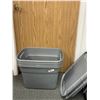 Image 2 : Lot of 4 Rubber Storage Containers with Lids