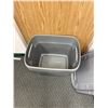 Image 3 : Lot of 4 Rubber Storage Containers with Lids