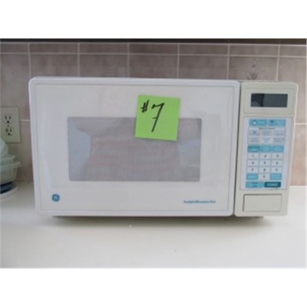 G E  TURNTABLE MICROWAVE