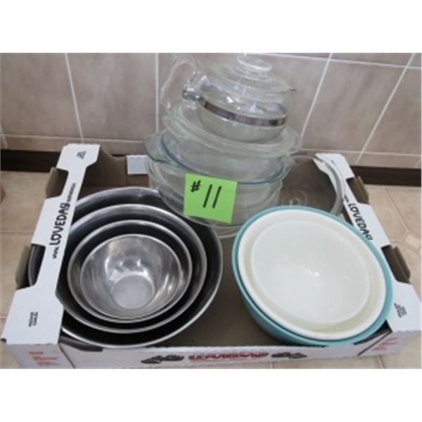 BOX C/W STAINLESS STEEL MIXING BOWLS, ASSORTED PYREX CASEROLE DISHES & TEA POT