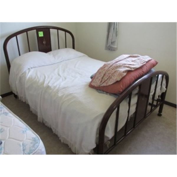 DOUBLE BED C/W MATTRESS & BEDDING