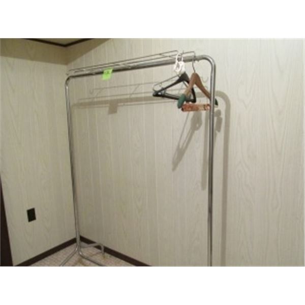 METAL CLOTHING RACK ON WHEELS