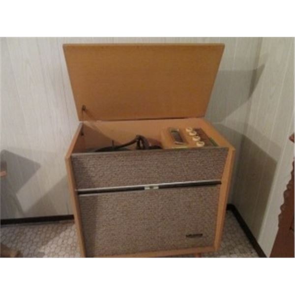 VINTAGE SYLVANIA RECORD PLAYER/RADIO CABINET