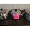 Image 1 : 2 KETTLES, ALUMINIUN DUTCH OVEN, ROASTER