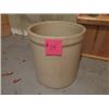 Image 1 : MEDALTA 5 GAL CROCK AND WOOD FRUIT BOX