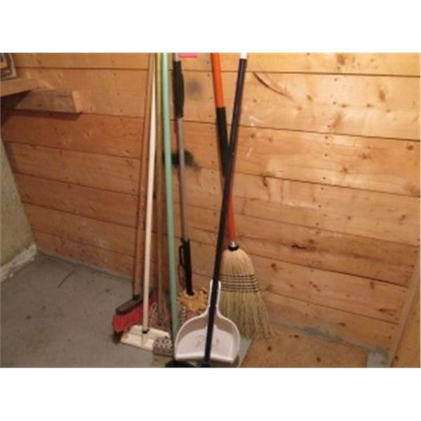 BROOM, DUSTPAN, MOPS